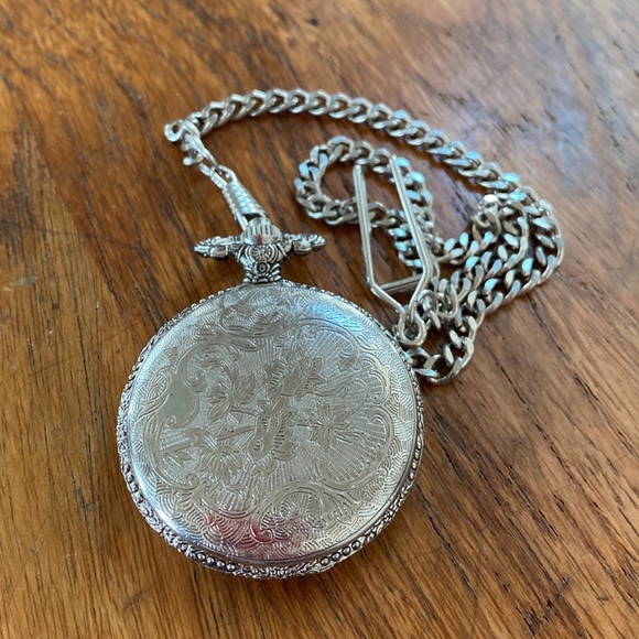 Essex Fish Pocketwatch - Picture 3 of 3